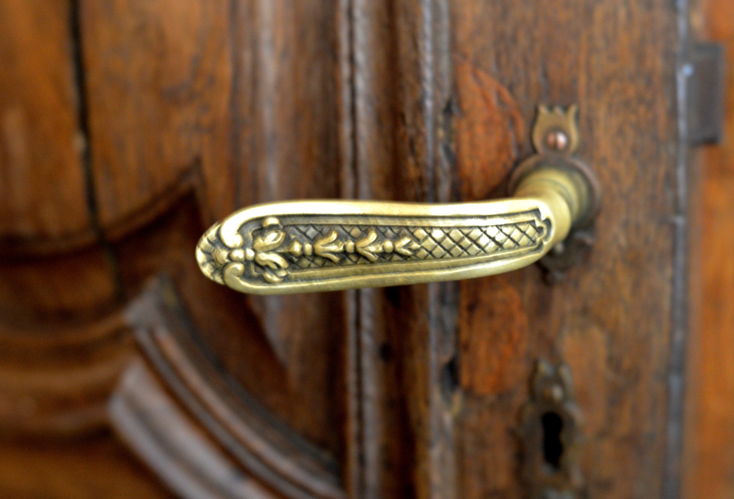 In an age of mass production and fleeting trends, true craftsmanship stands apart. For homeowners, designers, and restoration enthusiasts seeking authenticity and character, Cast in Style offers something rare heritage ironmongery crafted with history, precision, and enduring quality.With roots tracing back to original Victorian and Edwardian patterns, Cast in Style is not just a brand it is a celebration of timeless design and traditional manufacturing.