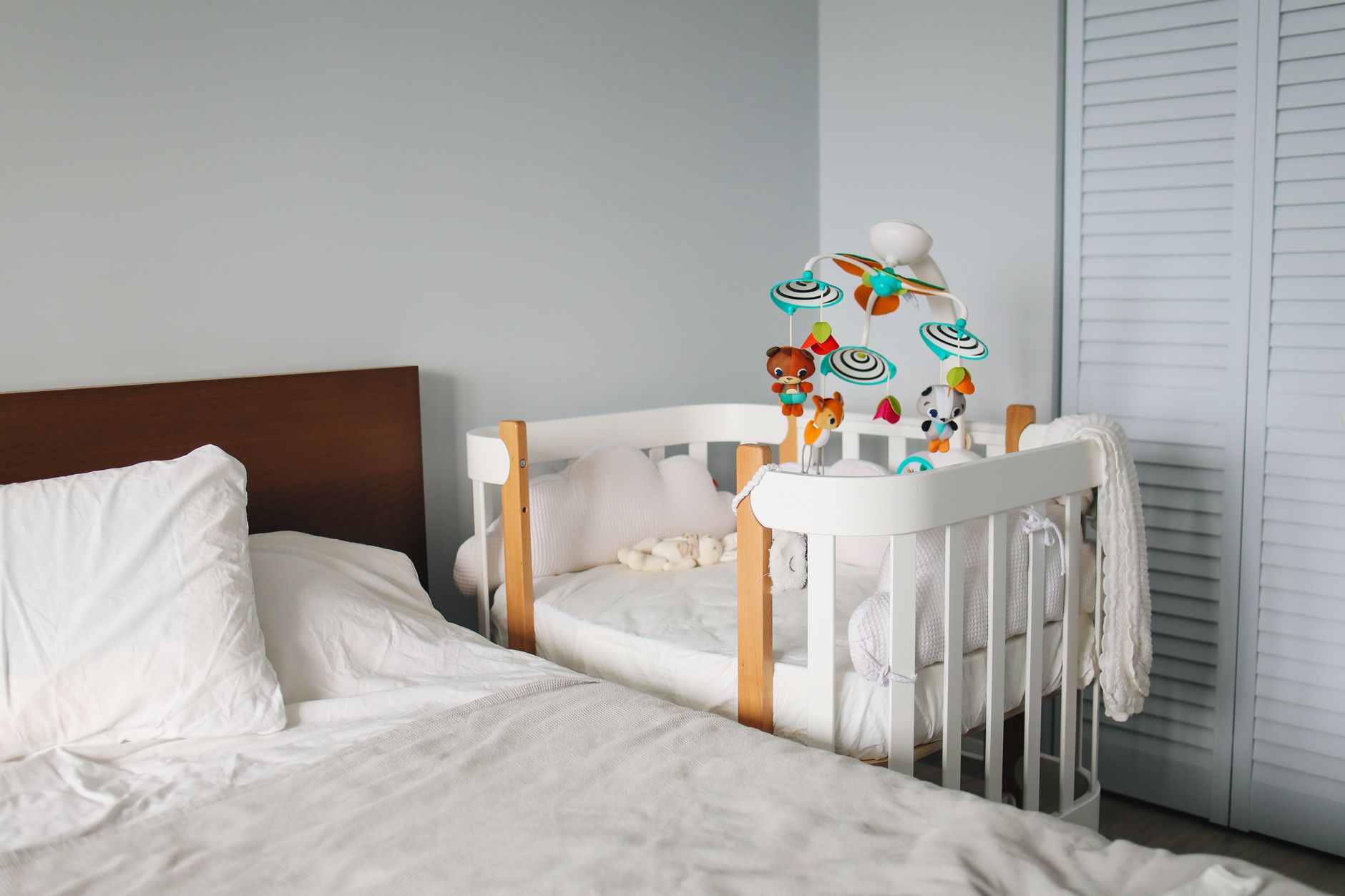 Bedroom with crib