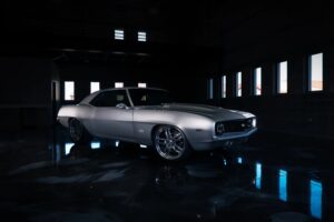 How to Keep Glossy Paint and Wheels Looking Clean Between Full Washes